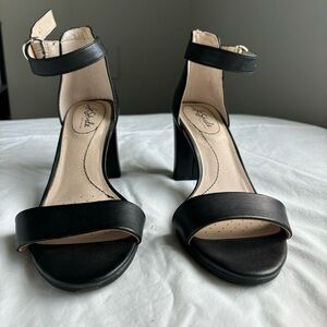 Life Stride Black High Heels Size 8.5